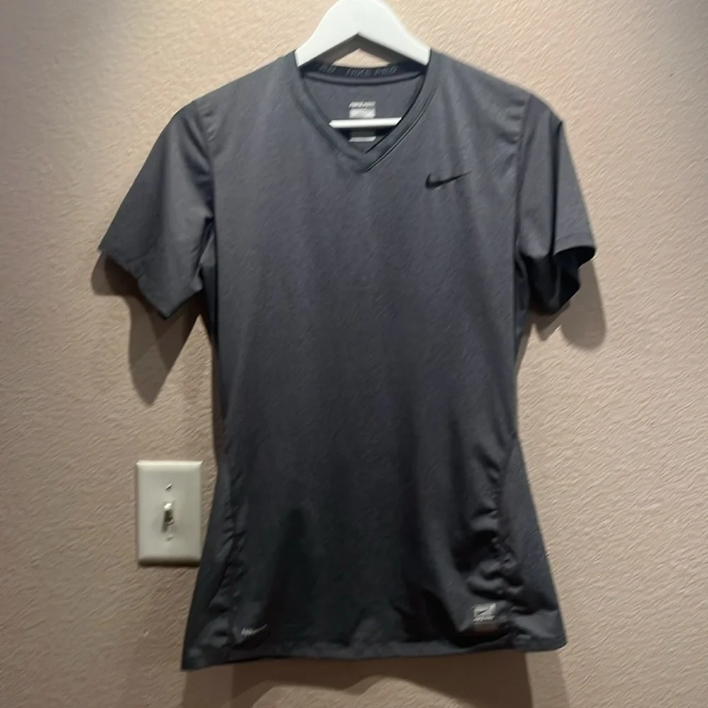 Nike Pro Women’s Fitted V Neck T Shirt Size Medium Gray